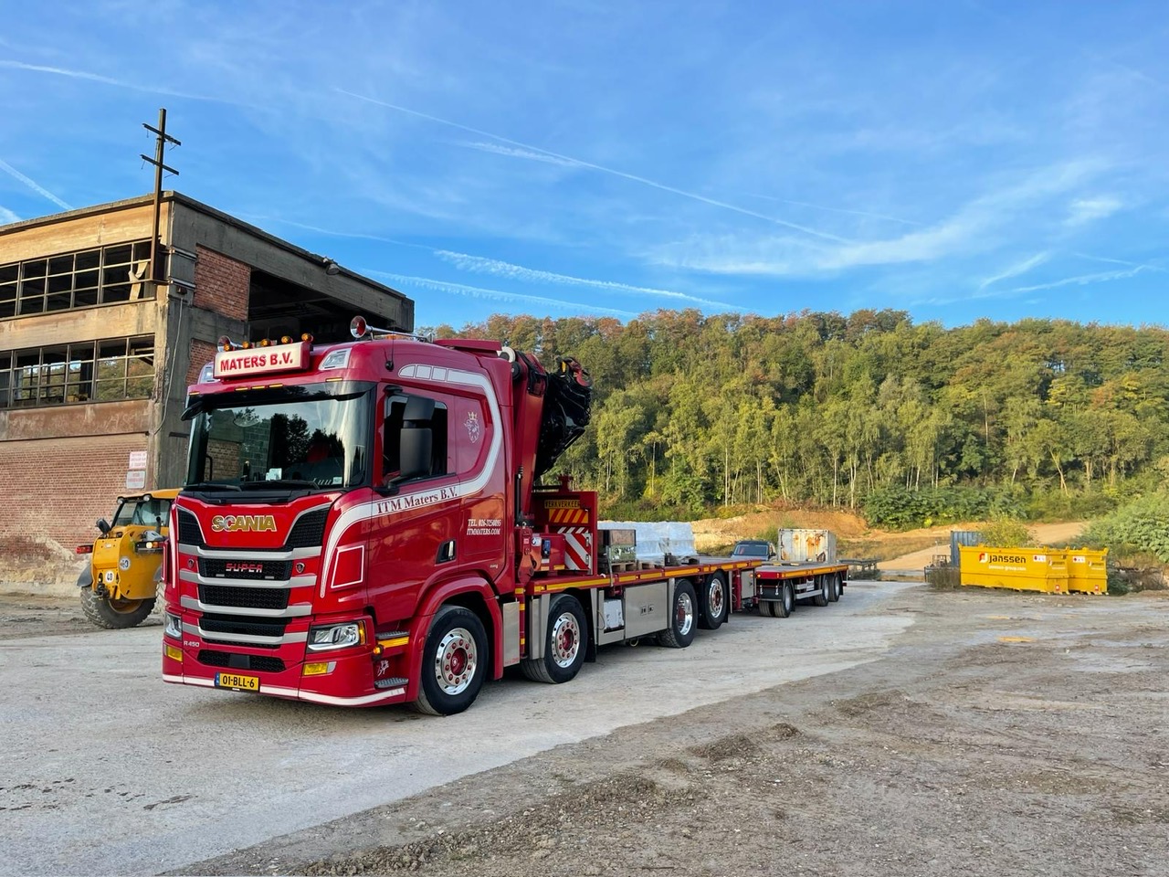 bakwagen met 85tm kraan